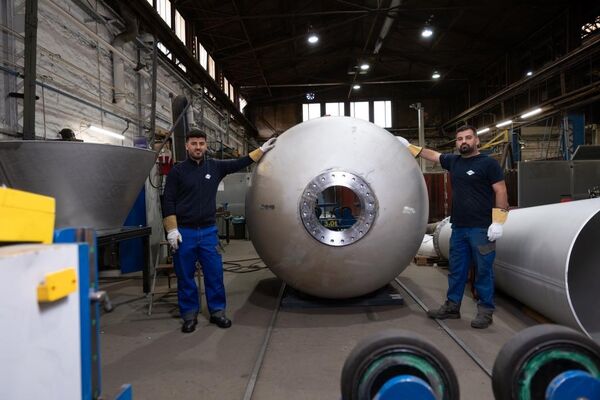 Gemeinschaftswerk: Kheiri Yousuf Ali (links) und Gowan Yousef Ali mit einem geschweißten Strahlpumpenkopf